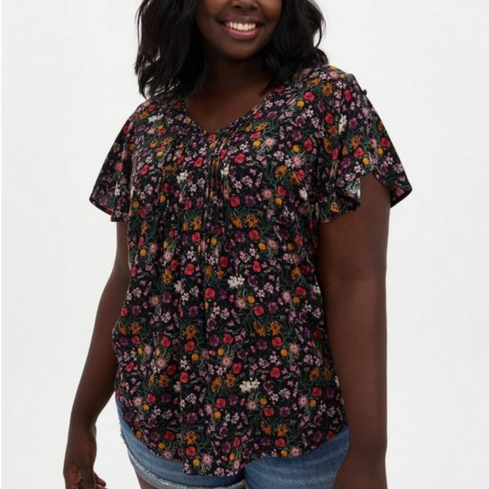 💥SOLD💥Torrid Challis Pintuck Flutter Sleeve Top